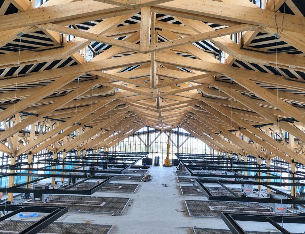 Nouvelle halle de marché à Villeneuve-le-roi sous les avions d'Orly. © Jonas Tophoven